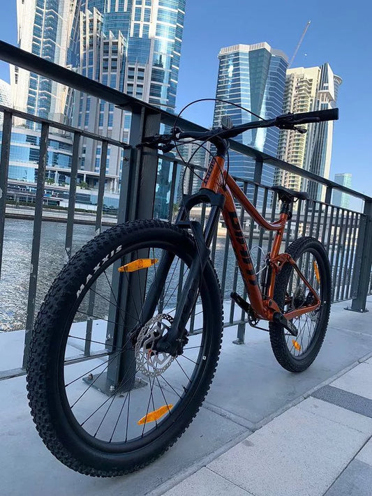 Giant Stance Amber Glow Mountain Bike - ALUXX Aluminum Frame, 120mm Suspension, Crest 34 RL 130mm Fork