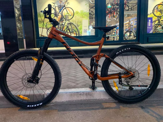 Giant Stance Amber Glow Mountain Bike - ALUXX Aluminum Frame, 120mm Suspension, Crest 34 RL 130mm Fork